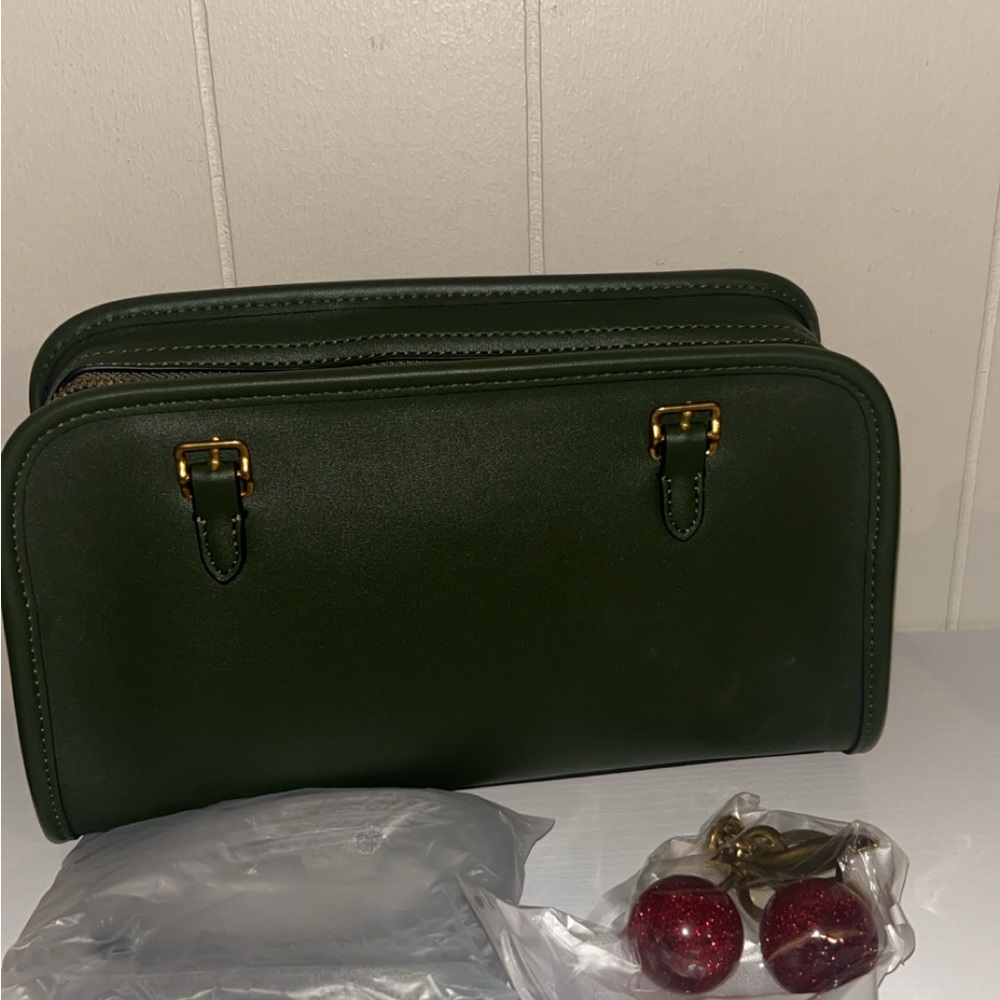 Elegant Green Handbag with Gold Accents